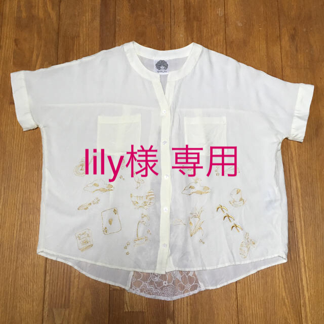 ScoLar(スカラー)のlily様専用 Scolar ブラウス オフホワイト 背面レース 猫モチーフ レディースのトップス(シャツ/ブラウス(半袖/袖なし))の商品写真