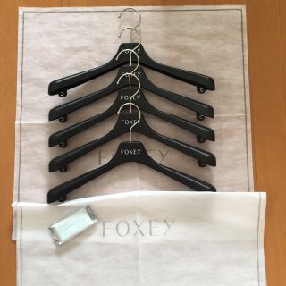 フォクシー(FOXEY)の現行ロゴ フォクシーハンガー  おまけつき♡(押し入れ収納/ハンガー)