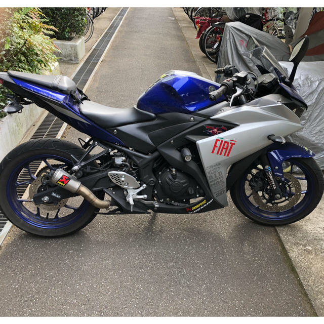 ヤマハ(ヤマハ)のYZF r25 8000キロ カウル割れあり バイク 自動車/バイクのバイク(パーツ)の商品写真