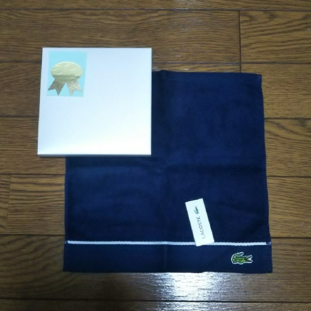 LACOSTE(ラコステ)の【GW値下げ】ラコステ タオルハンカチ ケース付き メンズのファッション小物(ハンカチ/ポケットチーフ)の商品写真