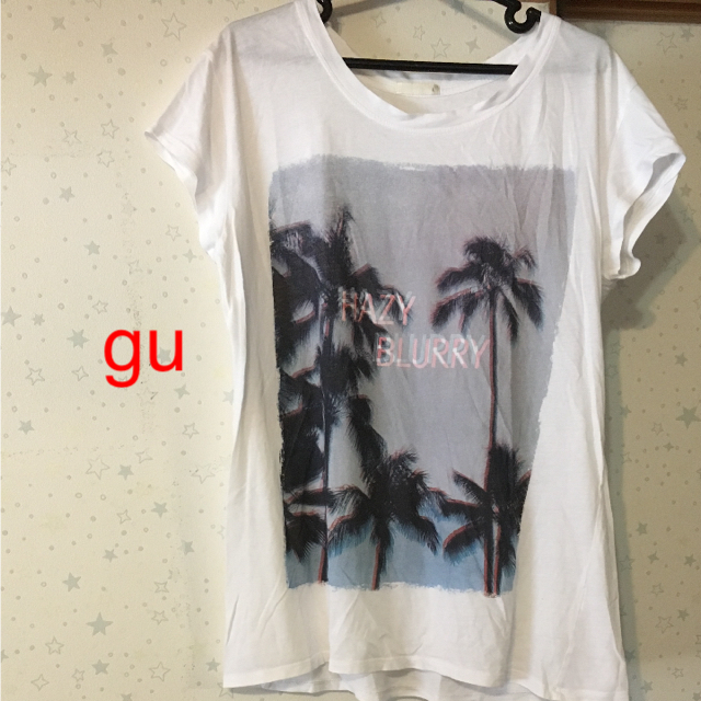 GU(ジーユー)のgu 白 Tシャツ レディースのトップス(Tシャツ(半袖/袖なし))の商品写真