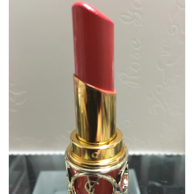 Saint Laurent(サンローラン)のYSL Rouge volupte shine コスメ/美容のベースメイク/化粧品(リップグロス)の商品写真