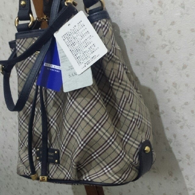 BURBERRY BLUE LABEL(バーバリーブルーレーベル)のバーバリーブルーレーベル　巾着型手提げショルダー　チェック柄　新品タグ付き レディースのバッグ(ショルダーバッグ)の商品写真