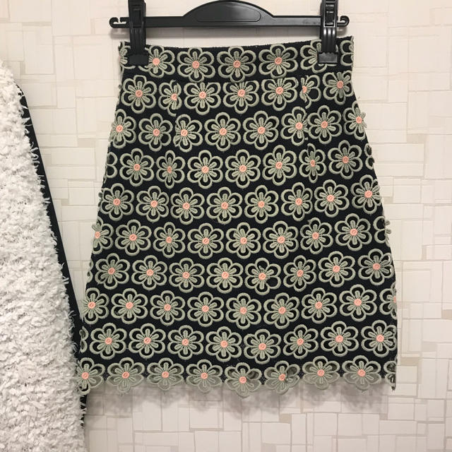 Lily Brown(リリーブラウン)のLilly brown 2018ssお花レーススカート レディースのスカート(ミニスカート)の商品写真