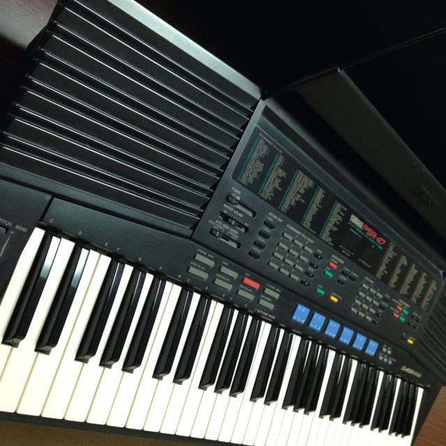 ヤマハ(ヤマハ)のキーボード YAMAHA PSR-47 楽器の鍵盤楽器(キーボード/シンセサイザー)の商品写真