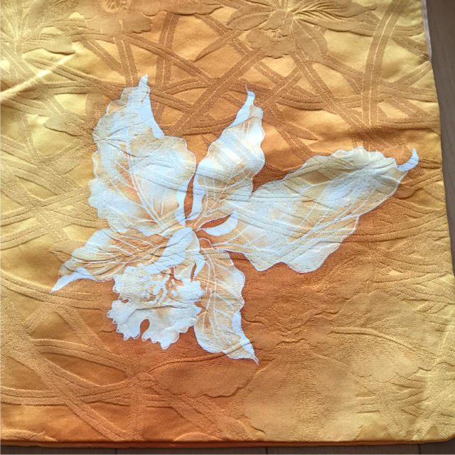 着物 黄色 オレンジ 花柄 カトレア 蘭 結婚式 パーティー お茶会 袴 レディースの水着/浴衣(着物)の商品写真