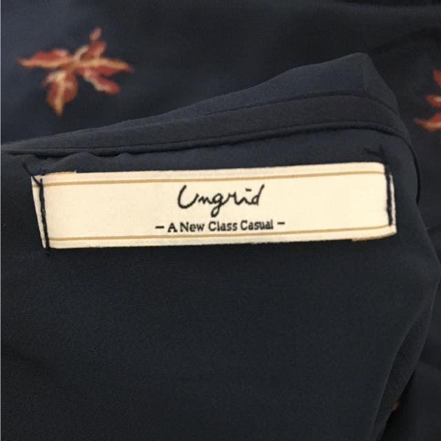 Ungrid(アングリッド)のUngrid エンブロイダリーサテンガウン レディースのジャケット/アウター(ガウンコート)の商品写真