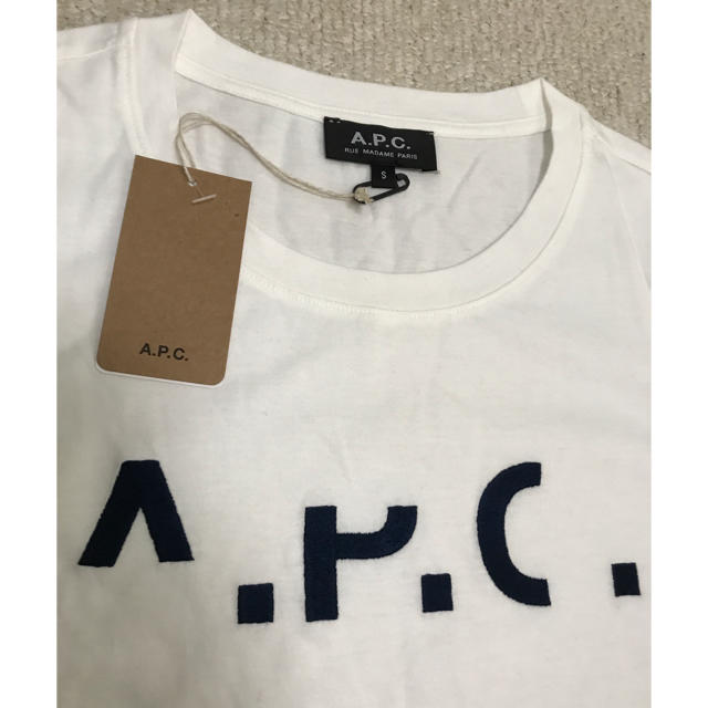 A.P.C(アーペーセー)の新品未使用 A.P.C. ロゴ Tシャツ レディースのトップス(Tシャツ(半袖/袖なし))の商品写真