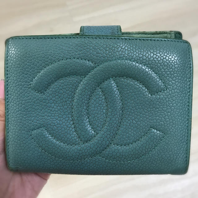 CHANEL(シャネル)のシャネル 二つ折り財布 キャビアスキン レディースのファッション小物(財布)の商品写真