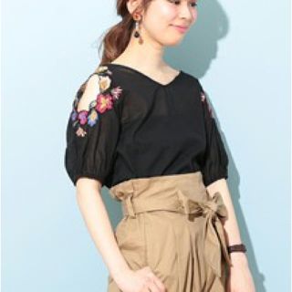 ナチュラルクチュール(natural couture)のnatural couture 肩あきトップス(カットソー(半袖/袖なし))