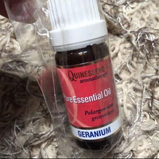 【Quinessence精油】GERANIUMゼラニウム  10ml (エッセンシャルオイル（精油）)