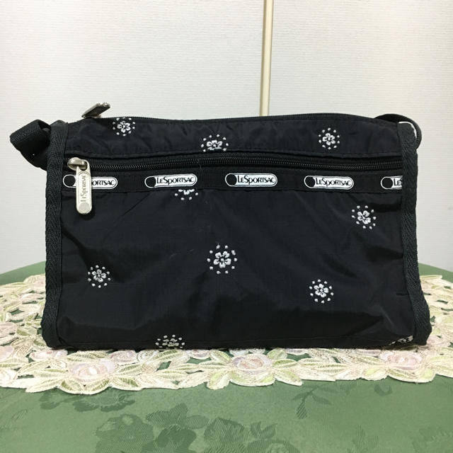 LeSportsac(レスポートサック)の❁花刺繍ショルダーバッグ❁ レディースのバッグ(ショルダーバッグ)の商品写真