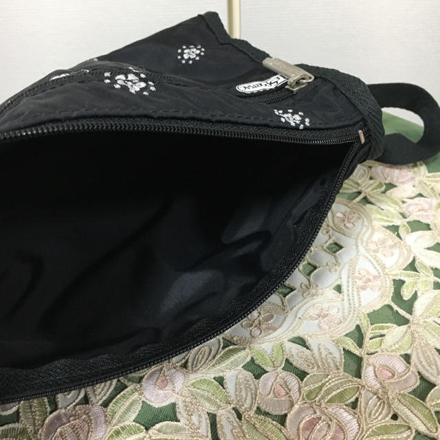 LeSportsac(レスポートサック)の❁花刺繍ショルダーバッグ❁ レディースのバッグ(ショルダーバッグ)の商品写真
