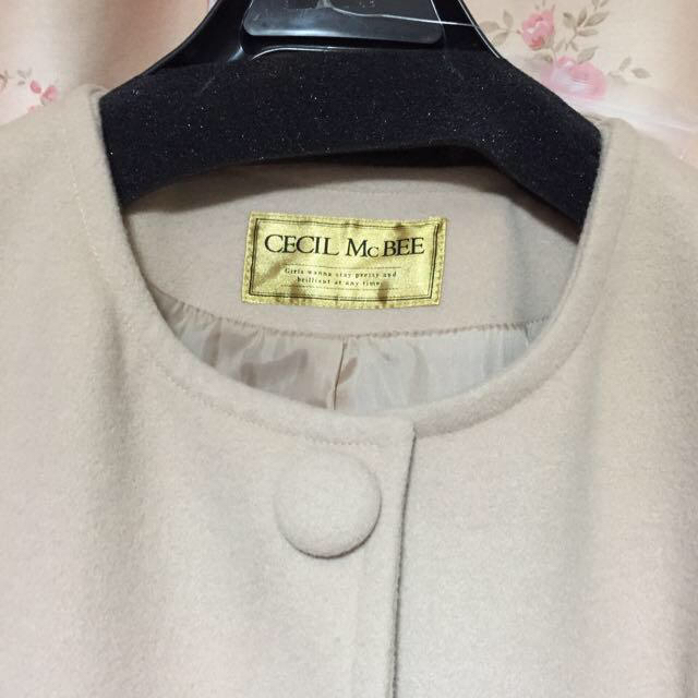 CECIL McBEE(セシルマクビー)の新品☆フェイクファー付コート レディースのジャケット/アウター(ロングコート)の商品写真