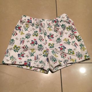 グローバルワーク(GLOBAL WORK)のGROBAL WORK 花柄ショートパンツ XL（120〜130センチ）(パンツ/スパッツ)