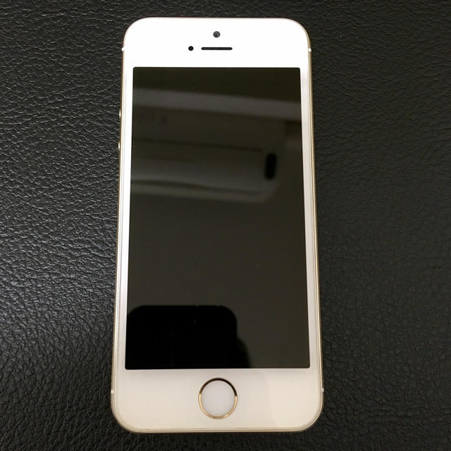 Apple(アップル)のiPhone5s 16GB docomo ゴールド ME334J/A スマホ/家電/カメラのスマートフォン/携帯電話(スマートフォン本体)の商品写真