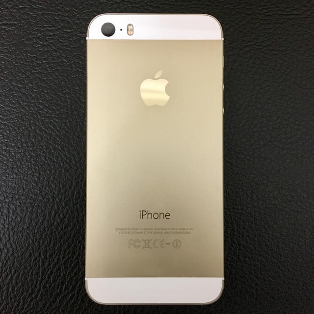 Apple(アップル)のiPhone5s 16GB docomo ゴールド ME334J/A スマホ/家電/カメラのスマートフォン/携帯電話(スマートフォン本体)の商品写真