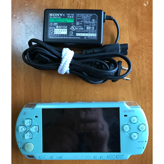 PlayStation Portable(プレイステーションポータブル)のkwata640様専用！ゴールデンウィーク中！PSP-2000 エンタメ/ホビーのゲームソフト/ゲーム機本体(携帯用ゲーム機本体)の商品写真