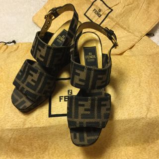 フェンディ(FENDI)のFENDI サンダル  美品(サンダル)