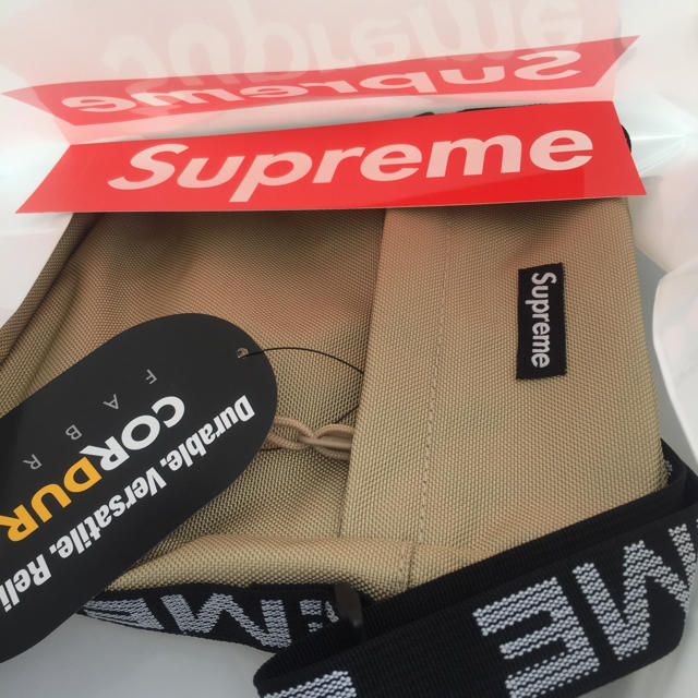 Supreme(シュプリーム)の⭐︎【送料無料】supreme ショルダーバッグ ベージュ メンズのバッグ(ショルダーバッグ)の商品写真