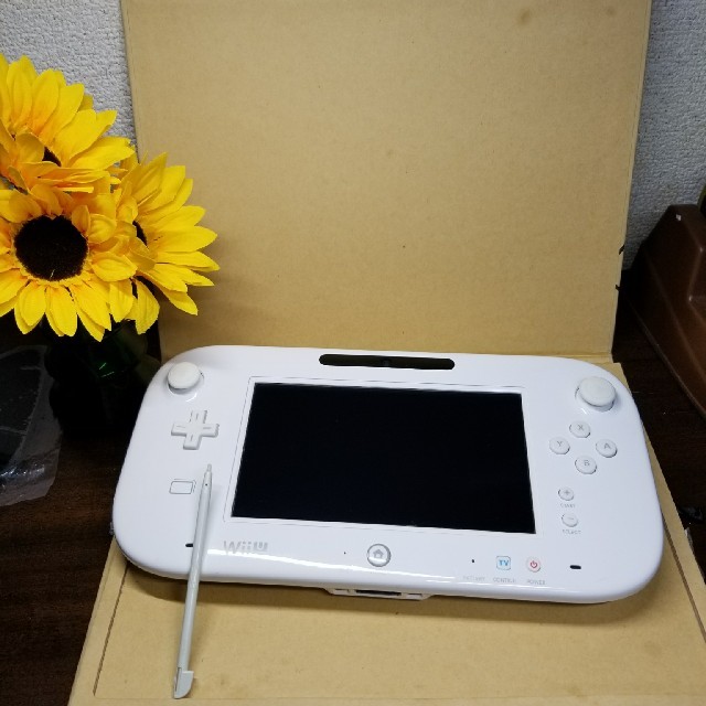 Wii U(ウィーユー)のwii u ゲームパッド　ホワイト エンタメ/ホビーのゲームソフト/ゲーム機本体(家庭用ゲーム機本体)の商品写真