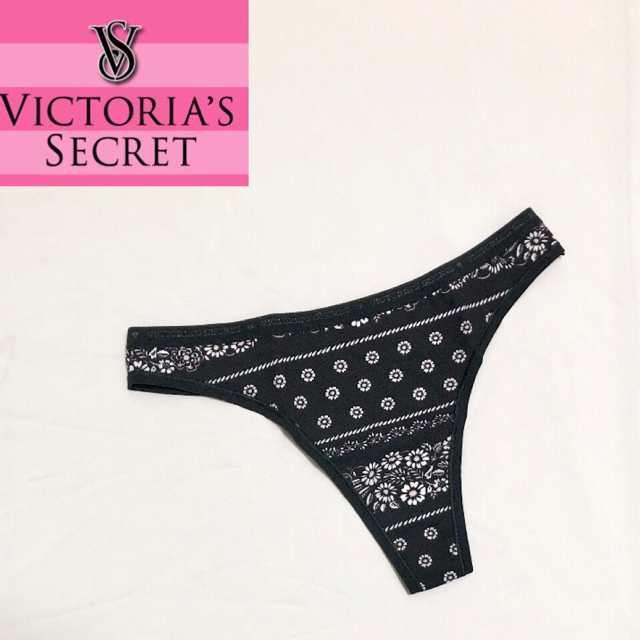 Victoria's Secret(ヴィクトリアズシークレット)のウエストロゴベルトフローラルボーイズ ネイビー レディースの下着/アンダーウェア(ショーツ)の商品写真