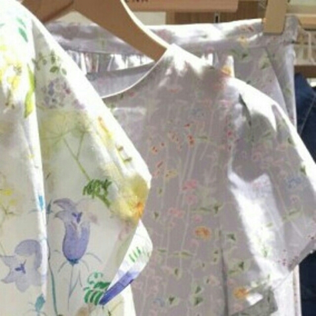 IENA(イエナ)のイエナ　リバティ　チューリップ袖ブラウス レディースのトップス(シャツ/ブラウス(半袖/袖なし))の商品写真