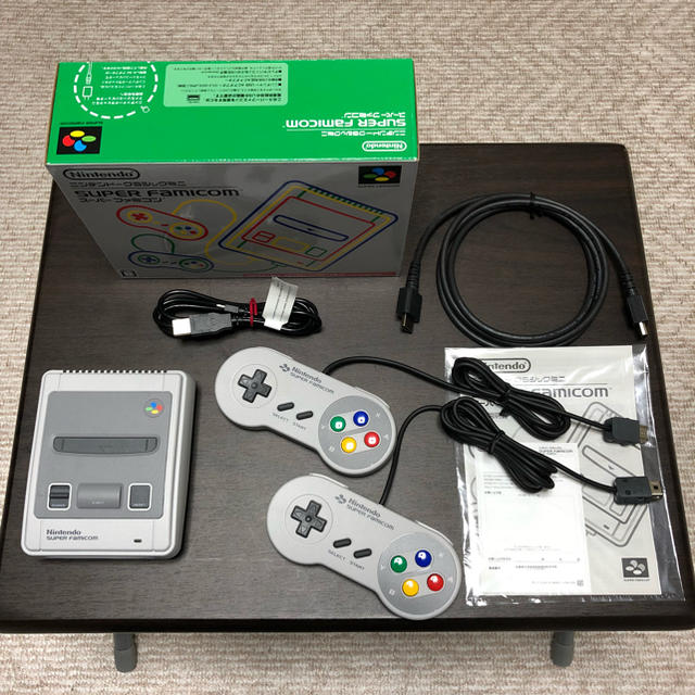 任天堂(ニンテンドウ)の【美品】ニンテンドークラシックミニ スーパーファミコン エンタメ/ホビーのゲームソフト/ゲーム機本体(家庭用ゲーム機本体)の商品写真