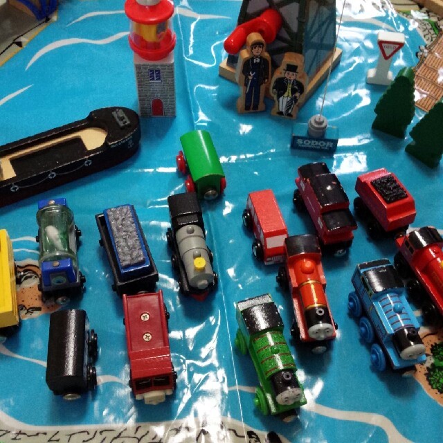 BRIO(ブリオ)の木製トーマス　セット キッズ/ベビー/マタニティのおもちゃ(電車のおもちゃ/車)の商品写真