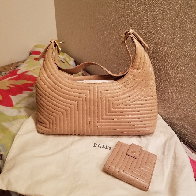 Bally(バリー)のBALLY　バック&財布　ベージュ レディースのバッグ(ハンドバッグ)の商品写真