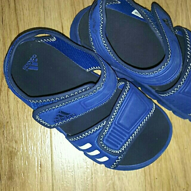 adidas(アディダス)のadidas サンダル ☆ 19㎝ キッズ/ベビー/マタニティのキッズ靴/シューズ(15cm~)(サンダル)の商品写真