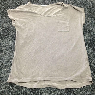 ジーユー(GU)のグレーTシャツ(Tシャツ(半袖/袖なし))