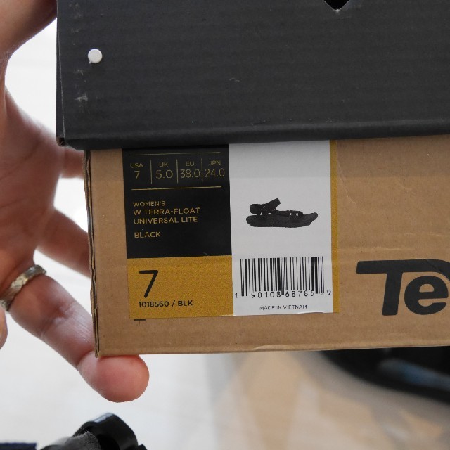 Teva(テバ)のテバ　テラフロート　ユニバーサルライト　24.0　未使用 レディースの靴/シューズ(サンダル)の商品写真