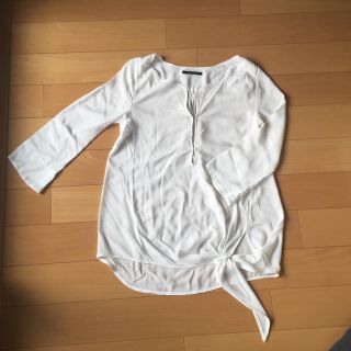 ブランシュール(blancheur)の★一回のみ使用★美品★ブランシュールリュクス シャツ 白 春物(シャツ/ブラウス(長袖/七分))