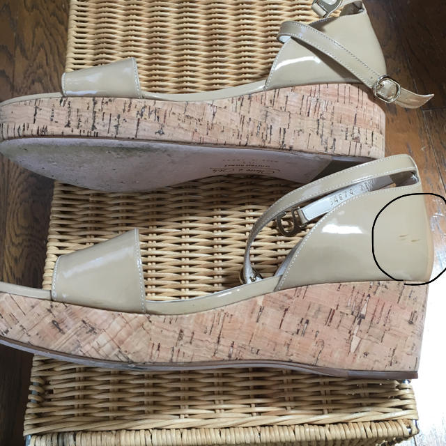 Odette e Odile(オデットエオディール)のオデットエオディール サンダル エナメルベージュ レディースの靴/シューズ(サンダル)の商品写真
