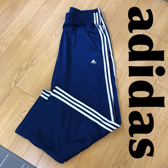 adidas(アディダス)の【人気】adidas トラックパンツ ライン柄 オーバーサイズ 0501 メンズのパンツ(その他)の商品写真