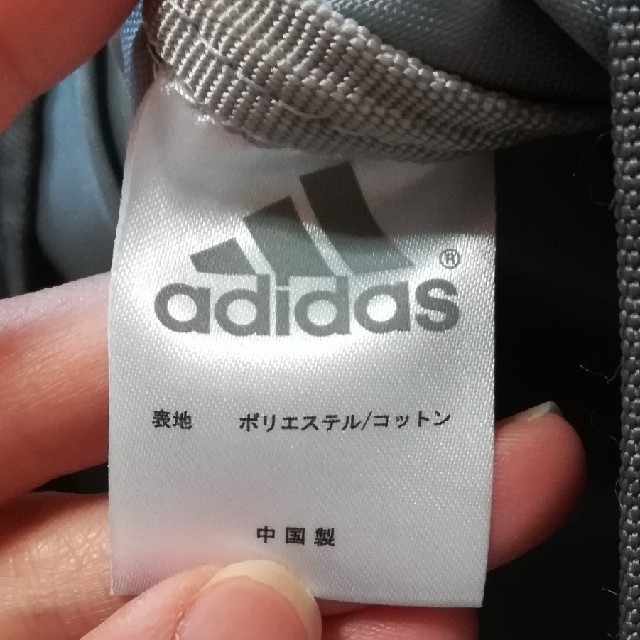 adidas(アディダス)のadidas　斜め掛けバック　お値下げしました レディースのバッグ(メッセンジャーバッグ)の商品写真