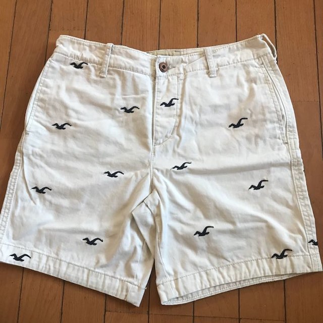 Hollister(ホリスター)のホリスター☆ショートパンツ アイボリー×紺 32 メンズのパンツ(ショートパンツ)の商品写真