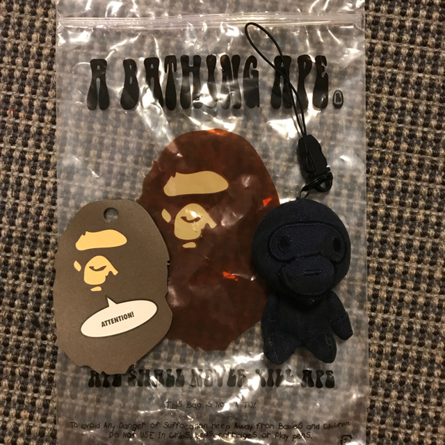 A BATHING APE(アベイシングエイプ)のAPE エイプ milo マイロ マスコット クリーナー ストラップ NIGO メンズのファッション小物(キーホルダー)の商品写真