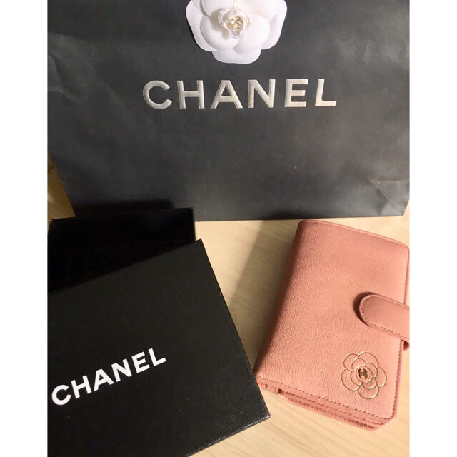 Chanelシャネル 二つ折財布♡可愛いピンク色