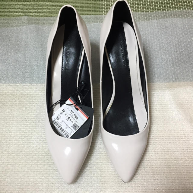 ZARA(ザラ)の☆ZARA 新品タグ付き パンプス ヒール6.5cm 白 38（24.3cm） レディースの靴/シューズ(ハイヒール/パンプス)の商品写真