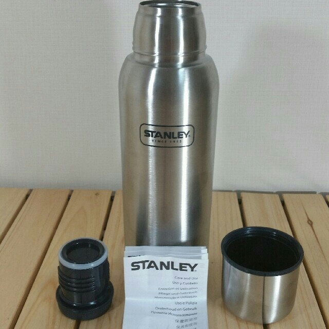 Stanley(スタンレー)の2本■新品　未使用■STANLEY スタンレー　真空ボトル　1L　シルバー　水筒 スポーツ/アウトドアのアウトドア(食器)の商品写真
