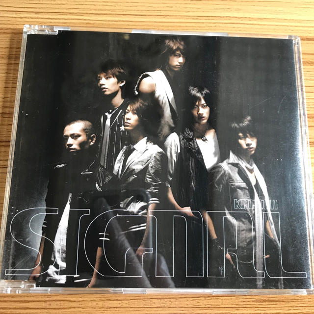 KAT-TUN(カトゥーン)のシングル SIGNAL KAT-TUN エンタメ/ホビーのCD(ポップス/ロック(邦楽))の商品写真