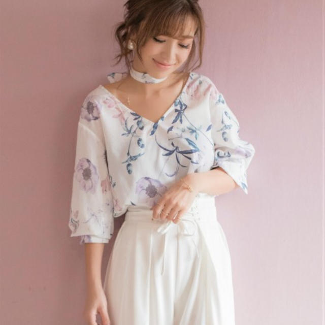 トップスwater flower ribbon choker shirt