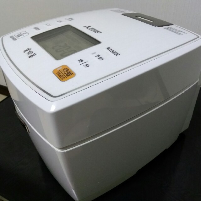 炊飯器【超美品】三菱 炊飯器 炭炊釜 NJ-VX-106-W【2016年製】