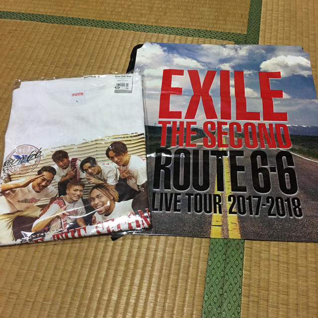 EXILE THE SECOND(エグザイルザセカンド)のEXILE THE SECOND フォトT エンタメ/ホビーのタレントグッズ(ミュージシャン)の商品写真