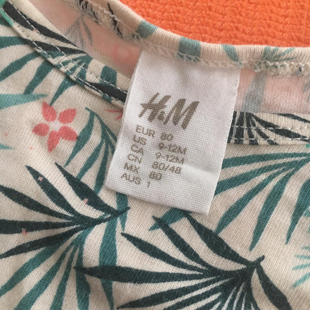 H&M(エイチアンドエム)のH&M ボタニカル柄 ワンピース 80センチ キッズ/ベビー/マタニティのベビー服(~85cm)(ワンピース)の商品写真