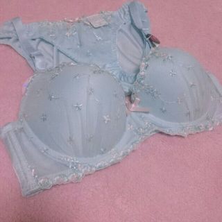 新品タグ有りブラジャーショーツのセット(ブラ&ショーツセット)