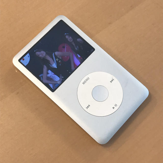 Apple(アップル)のiPod Classic 160G シルバー (MC293J) スマホ/家電/カメラのオーディオ機器(ポータブルプレーヤー)の商品写真