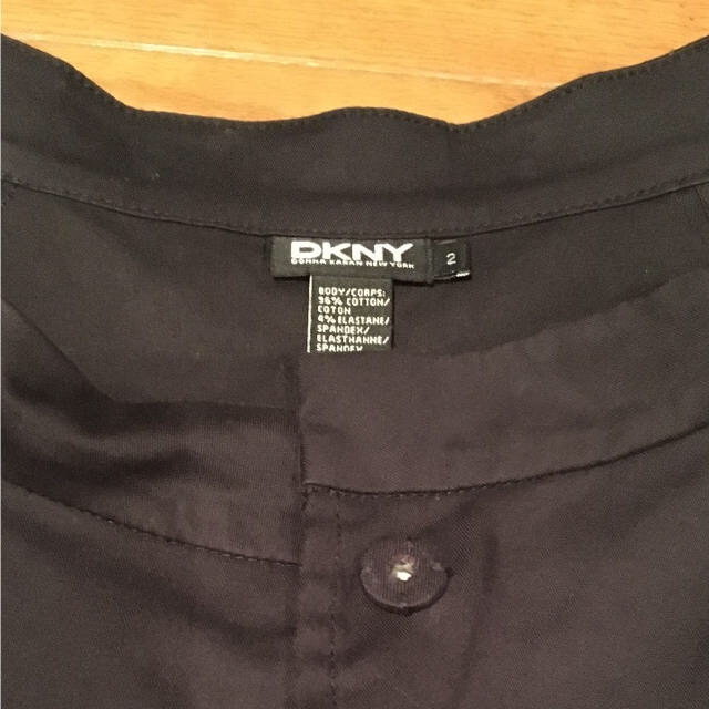DKNY(ダナキャランニューヨーク)のわんだぁ様専用  DKNY  黒 半袖 ブラウス  レディースのトップス(シャツ/ブラウス(半袖/袖なし))の商品写真